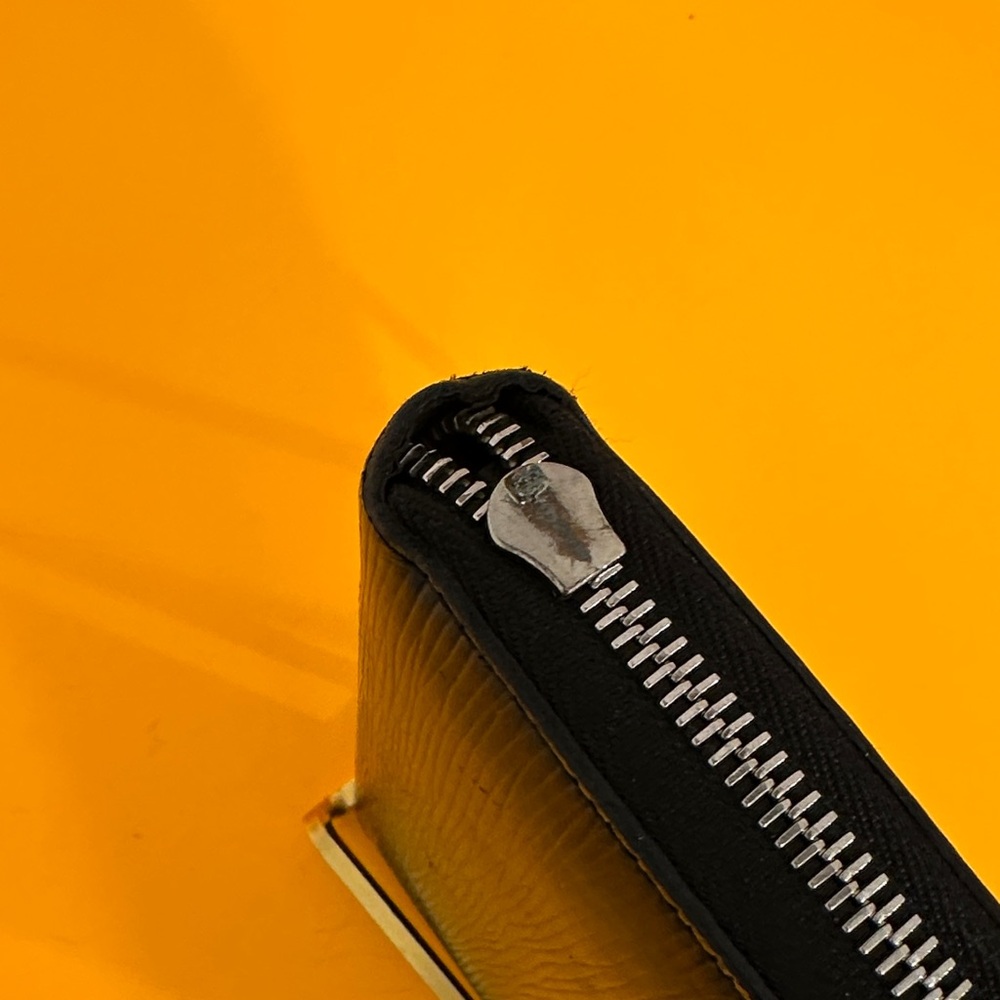 Louis Vuitton Epi Black zipper round wallet - Picture 4 of 15
